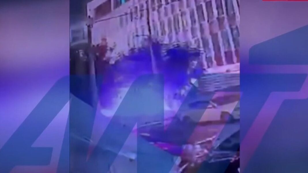 «Σοκ και Δέος: Καρέ-καρέ η Επίθεση με Γκαζάκια στο Υπουργείο Αγροτικής Ανάπτυξης – Δείτε το Βίντεο!»