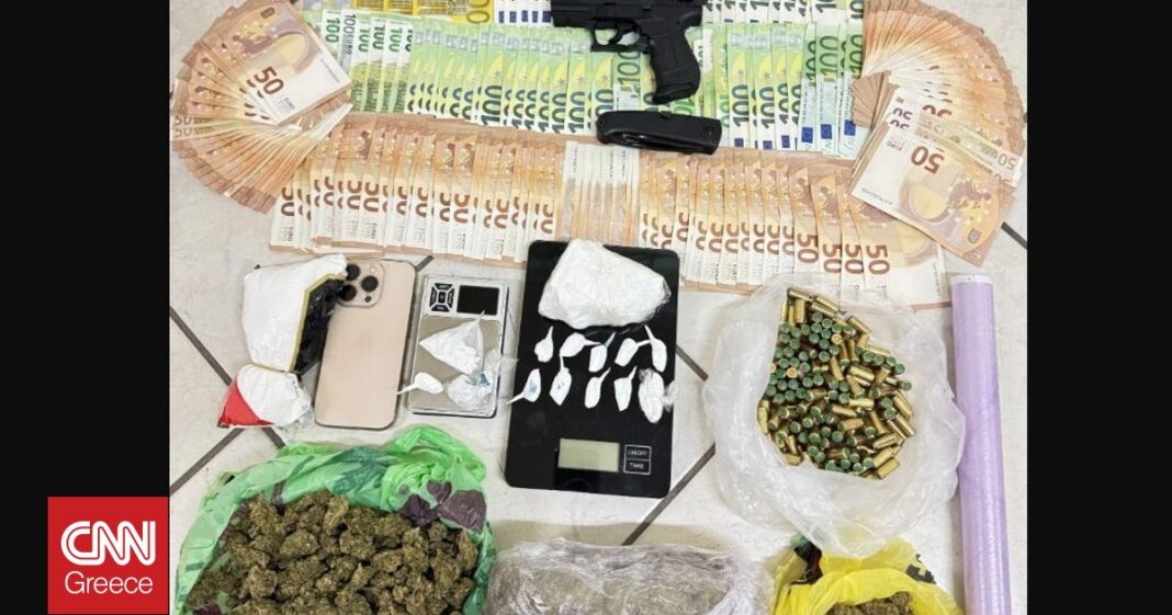 «Συγκλονιστική-σύλληψη-στη-Θεσσαλονίκη:-33χρονος-διακινητής-ναρκωτικών-με-όπλα-και-χιλιάδες-ευρώ-στο-σπίτι-του!»