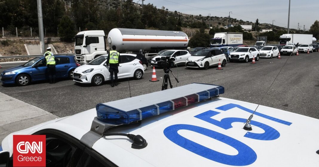 «Θεσσαλονίκη: Εντυπωσιακή καραμπόλα τριών οχημάτων στην εξωτερική περιφερειακή – Δρόμος γεμάτος ψωμιά!»