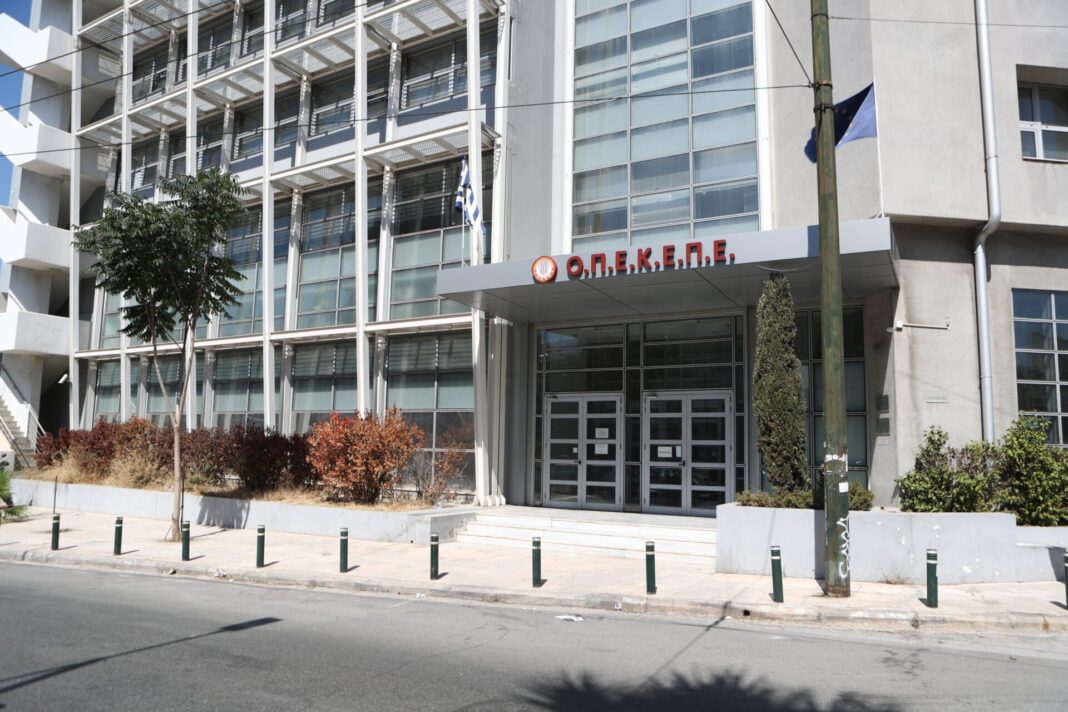 «Κομισιόν: Το Σχέδιο για τον ΟΠΕΚΕΠΕ και η Αγωνία για τις Πληρωμές στους Αγρότες» → «Στο Στόχαστρο της Κομισιόν: Το Σχέδιο του ΟΠΕΚΕΠΕ και οι Καυτές Πληρωμές στους Αγρότες!»