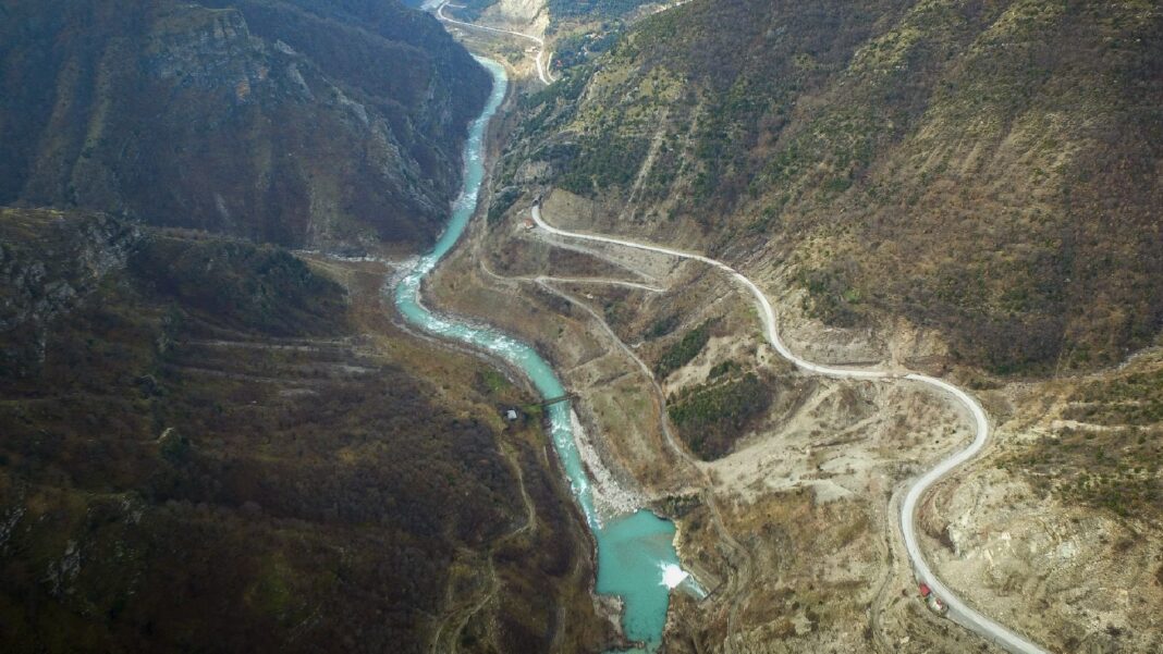 «Αχελώος: Η Μάχη για τη Σωτηρία της Θεσσαλίας από την Ερημοποίηση»