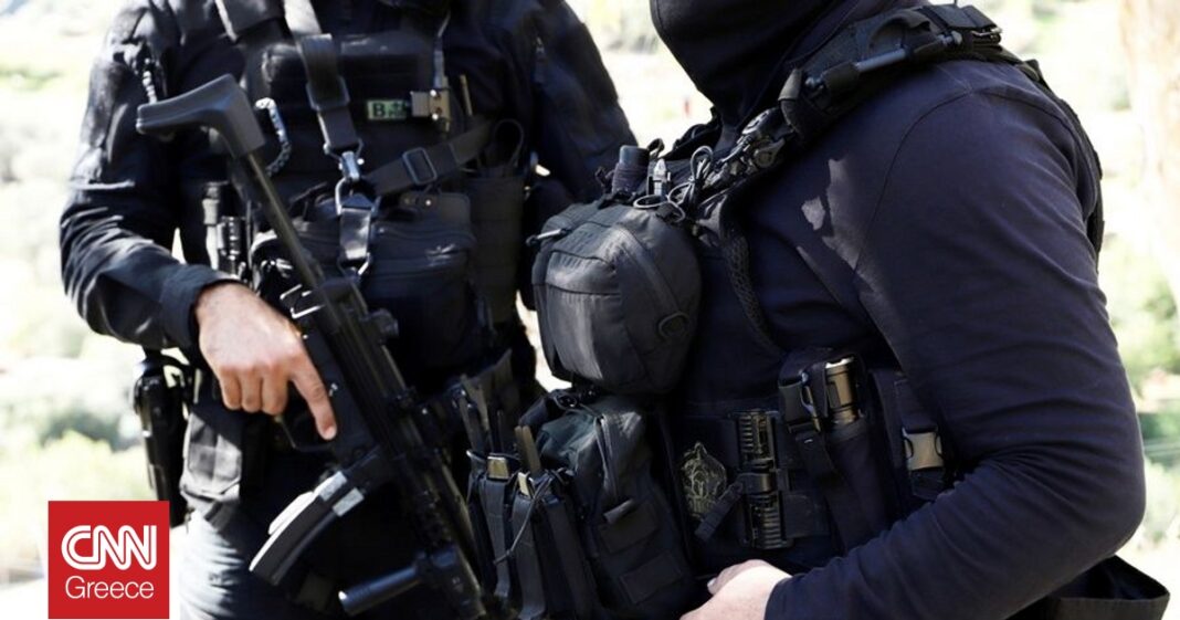 «Συναρπαστική Ανακάλυψη: Καλάσνικοφ και Φυσίγγια σε Σπηλιά – Η Βαλλιστική Αποκαλύπτει Μυστικά και Δύο Άτομα σε Αναζήτηση!»