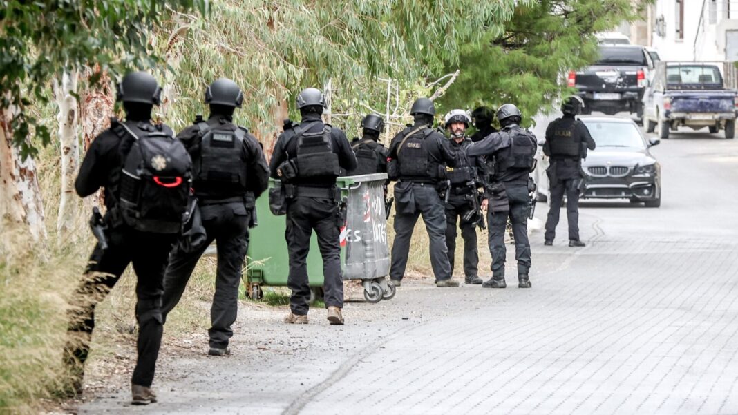 «Σοκ στην ΕΛΑΣ: Ο γαμπρός του Καργάκη εμπλέκεται σε φονική συμπλοκή – Πυροβολισμοί με καλάσνικοφ (βίντεο)»