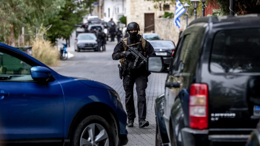 «Σοκ στη Βορίζια: Επίθεση με πυροβολισμούς κατά του Φανούρη Καργάκη – Αποκαλύψεις από την ΕΛΑΣ και τα αποτελέσματα της νεκροψίας»