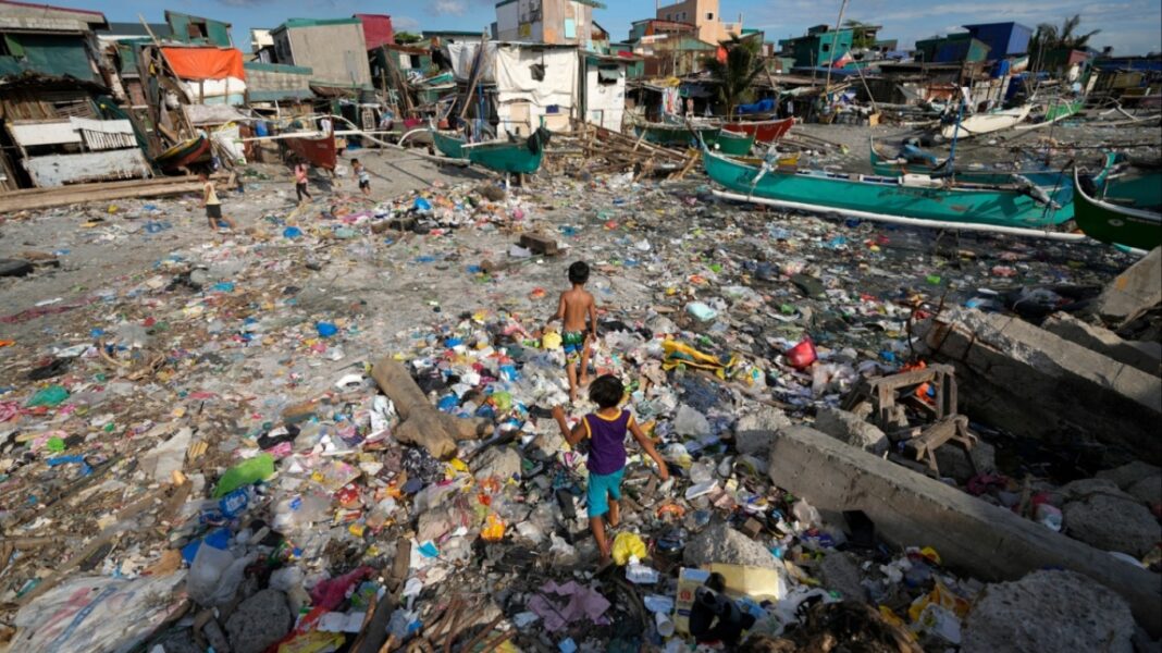 «Τυφώνας Καλμάγκι: Η Καταστροφή στις Φιλιππίνες – 140 Νεκροί και 127 Αγνοούμενοι σε Μια Θάλασσα Απόλυτης Αρνητικής Ενέργειας»