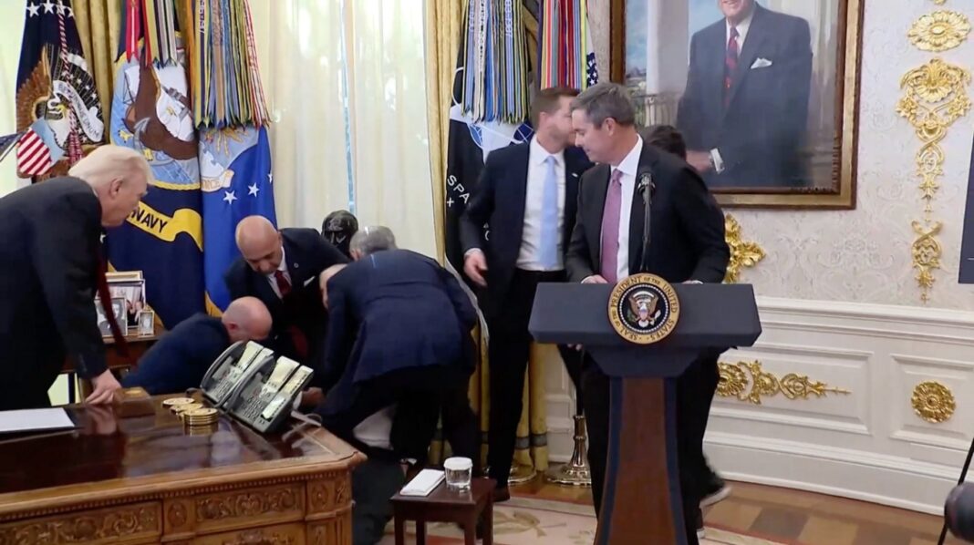 «Σοκαριστικές-Στιγμές-στο-Οβάλ-Γραφείο:-Ηγετικό-Στέλεχος-της-novo-nordisk-Κατέρρευσε-live-δίπλα-στον-Τραμπ-(Βίντεο)»