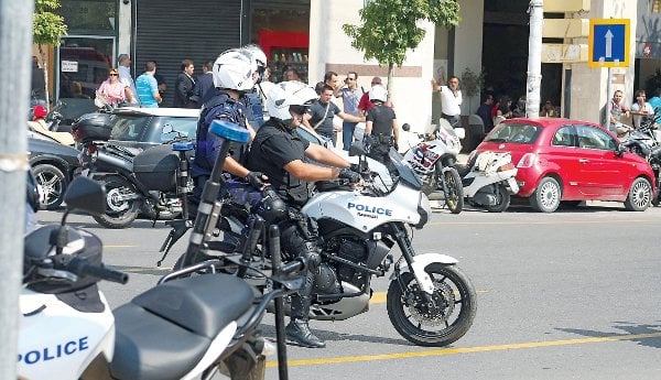 «Σοκ στο Αιγάλεω: 18χρονος ληστής απειλεί ανήλικους με σουγιά και απαιτεί λύτρα για τα κινητά τους!»