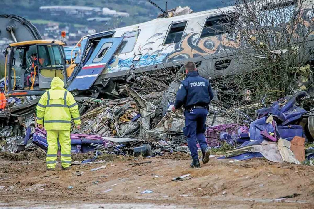 «Τέμπη: Συγγενείς απαιτούν δικαιοσύνη – Κατηγορούν ελεγκτές δημόσιας διοίκησης για καθυστέρηση της «717»!»