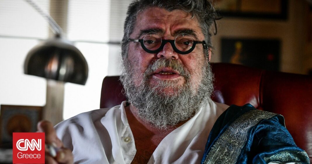 «Συγκίνηση και Απώλεια: Ο Σταμάτης Κραουνάκης αποχαιρετά τη μητέρα του με μια συγκινητική ανάρτηση»