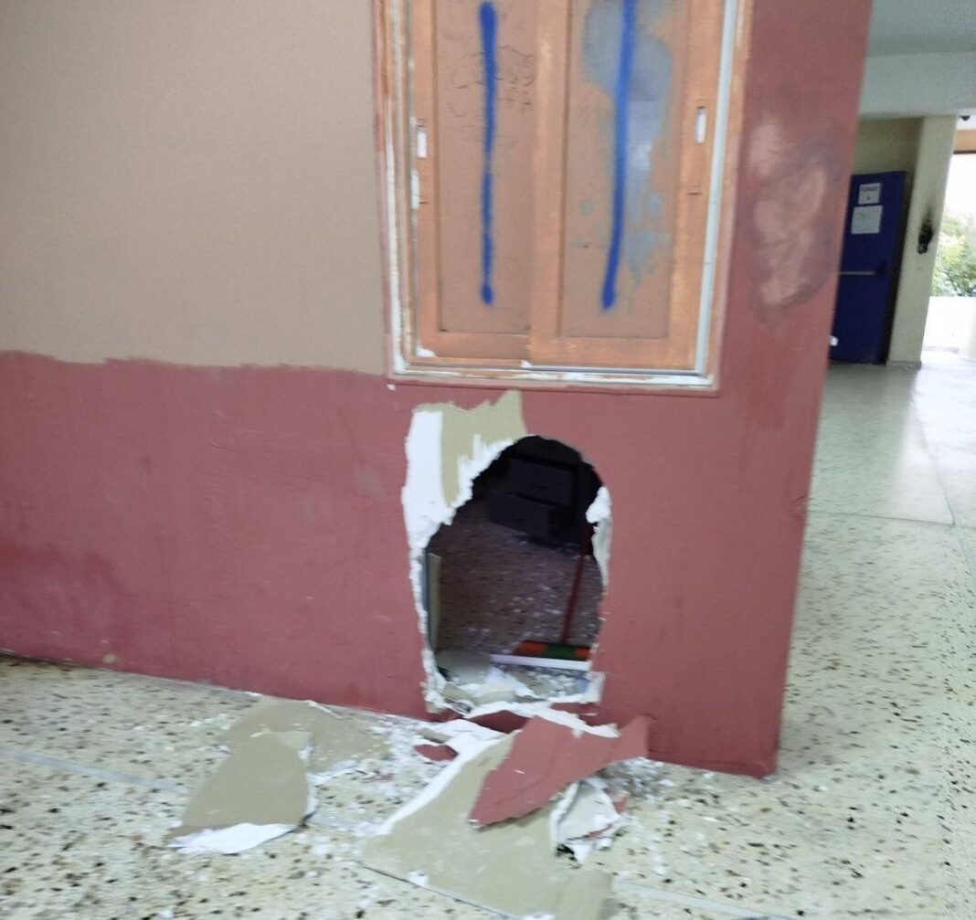 «Καλαμαριά: Βάνδαλοι χτυπούν σχολεία – Συναγερμός στον δήμο! (Φωτογραφίες)»
