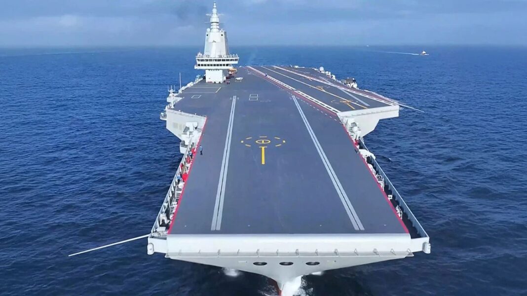 «Η Κίνα αποκαλύπτει το Fujian: Το πιο προηγμένο αεροπλανοφόρο της που στέλνει μήνυμα ισχύος στις ΗΠΑ!»