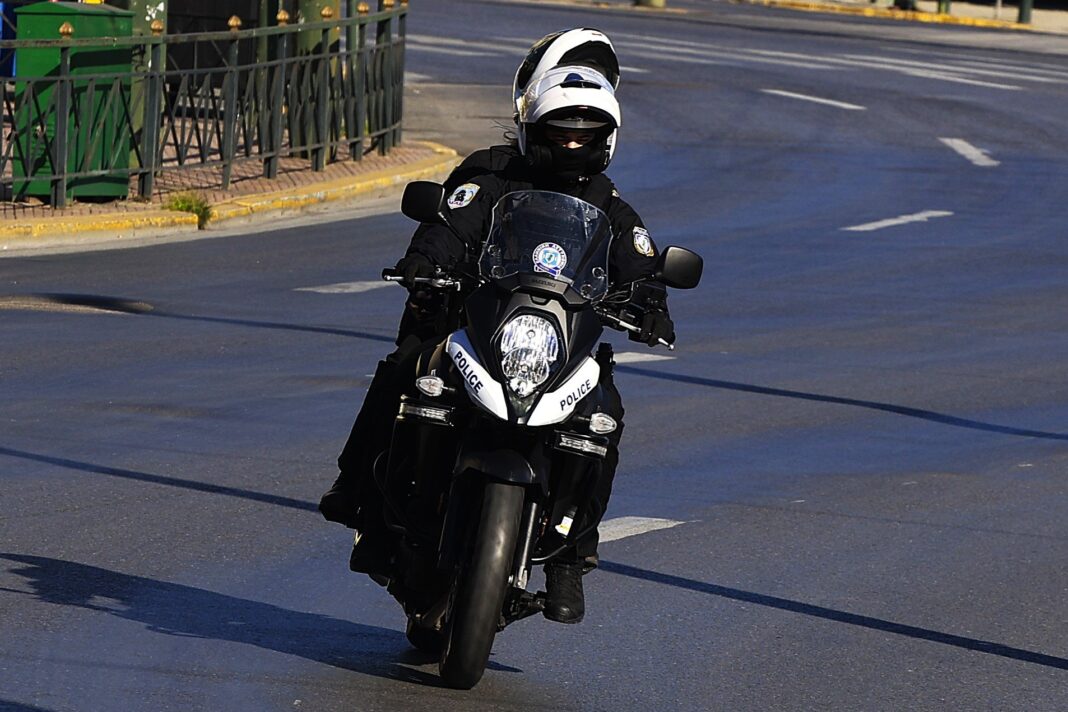 «Σοκ στη Νέα Σμύρνη: 20χρονος κλέφτης τραυματίζει 59χρονη σε απεγνωσμένη απόπειρα ληστείας!»