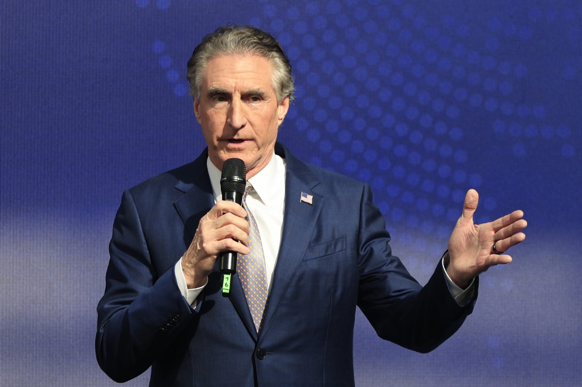 «Ντ.-Μπέργκαμ:-Η-Συνταγή-για-Πτώση-της-Τιμής-του-Φυσικού-Αερίου-–-Πώς-οι-ΗΠΑ-Μπορούν-να-Εφαρμόσουν-Εμπάργκο-στο-Ρωσικό-Αέριο»