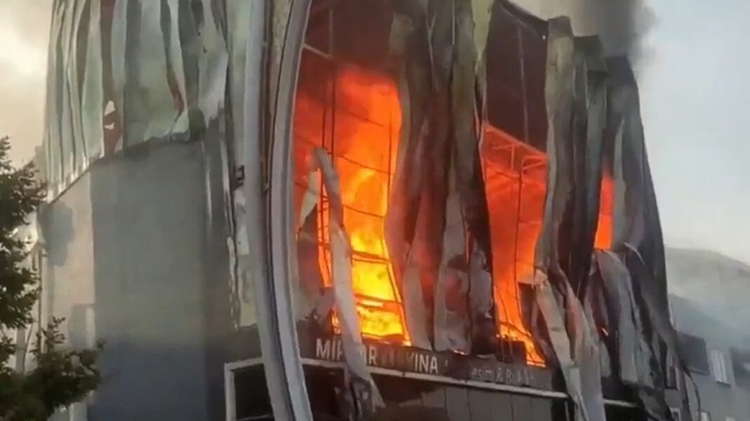 «Φωτιά που Σκότωσε: Η Τραγική Ιστορία της Φονικής Πυρκαγιάς σε Αποθήκη Αρωμάτων στην Τουρκία»