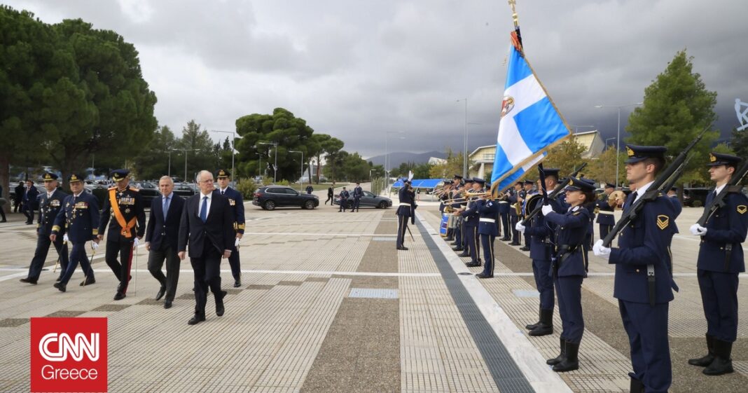 «Ο Κωνσταντίνος Τασούλας στη Σχολή Ικάρων: Μια Εντυπωσιακή Γιορτή της Πολεμικής Αεροπορίας»