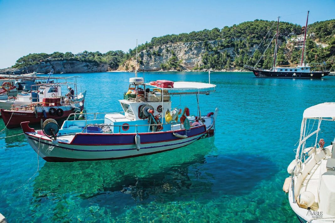 «Αλόννησος σε Κρίση: Ξένες ΜΚΟ Θέτουν σε Κίνδυνο την Παράδοση του Ψαρέματος – Οι Ντόπιοι Αντιδρούν!»