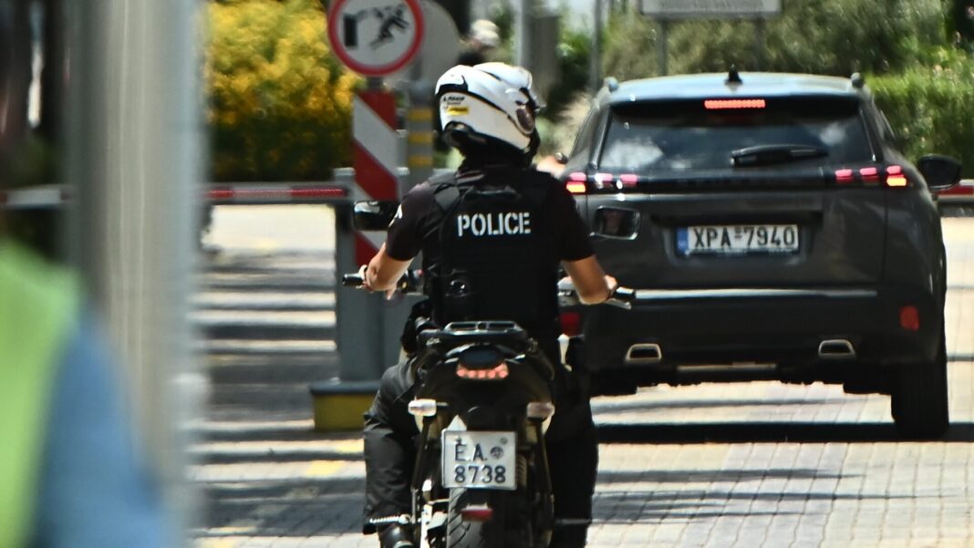 «Σοκ στον Βόλο: Λιμενικός και πατέρας δύο παιδιών κατηγορείται για ασέλγεια σε μαθητές Ρομά»