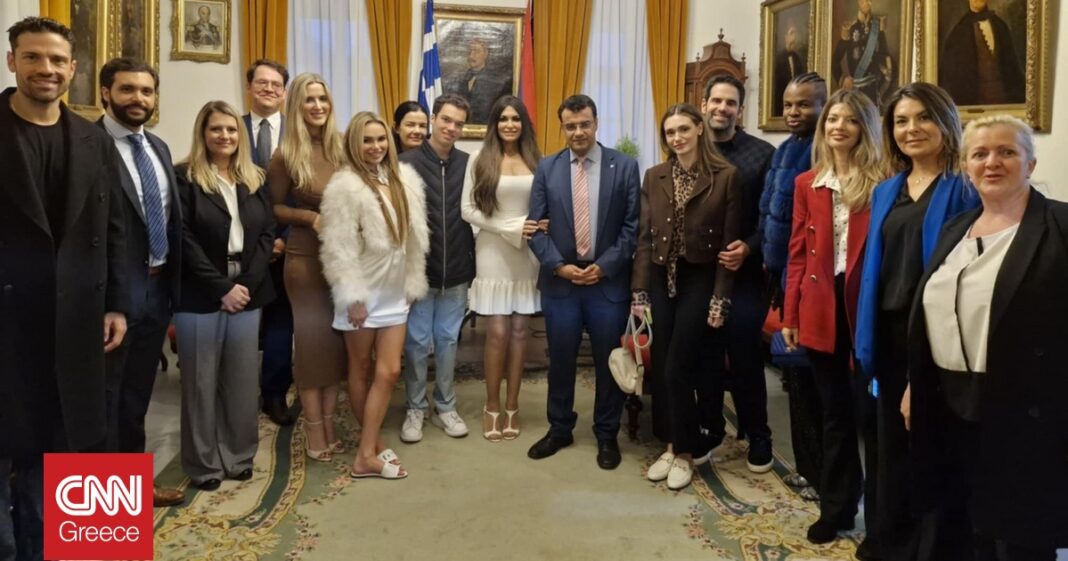 «Η Κίμπερλι Γκιλφόιλ: Τιμητική Αναγνώριση από τον Δήμο Ύδρας με Μετάλλιο»