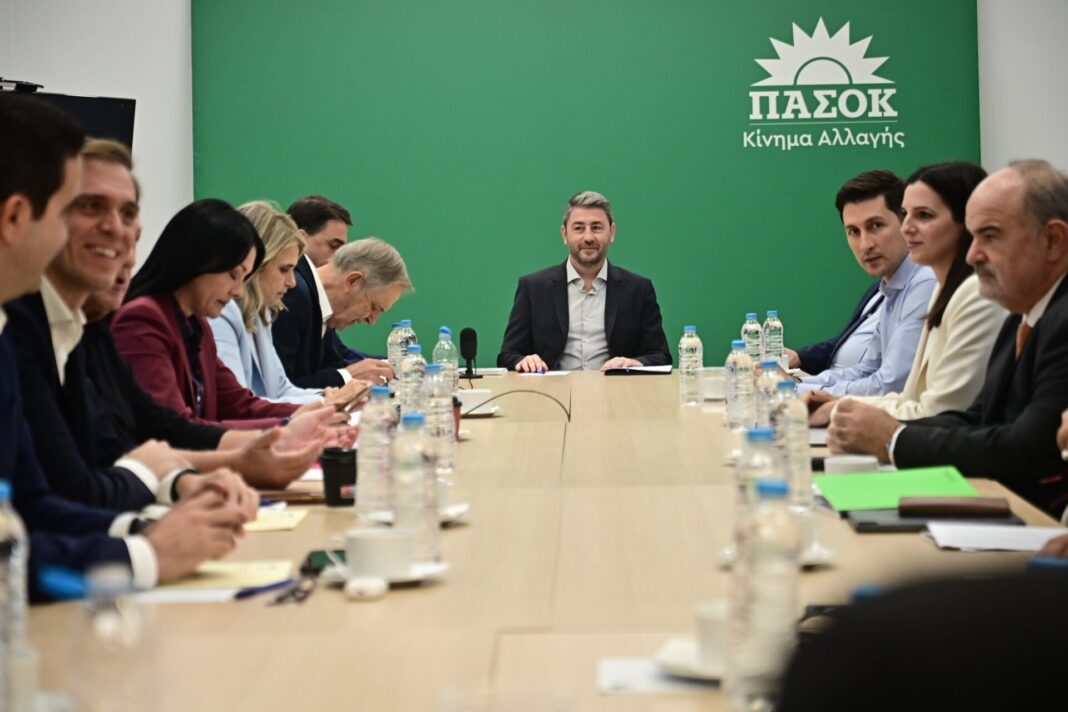 Προεκλογικό Άγχος και Εσωκομματικές Αναταραχές: Το ΠΑΣΟΚ Στο Σταυροδρόμι του Συνεδρίου!