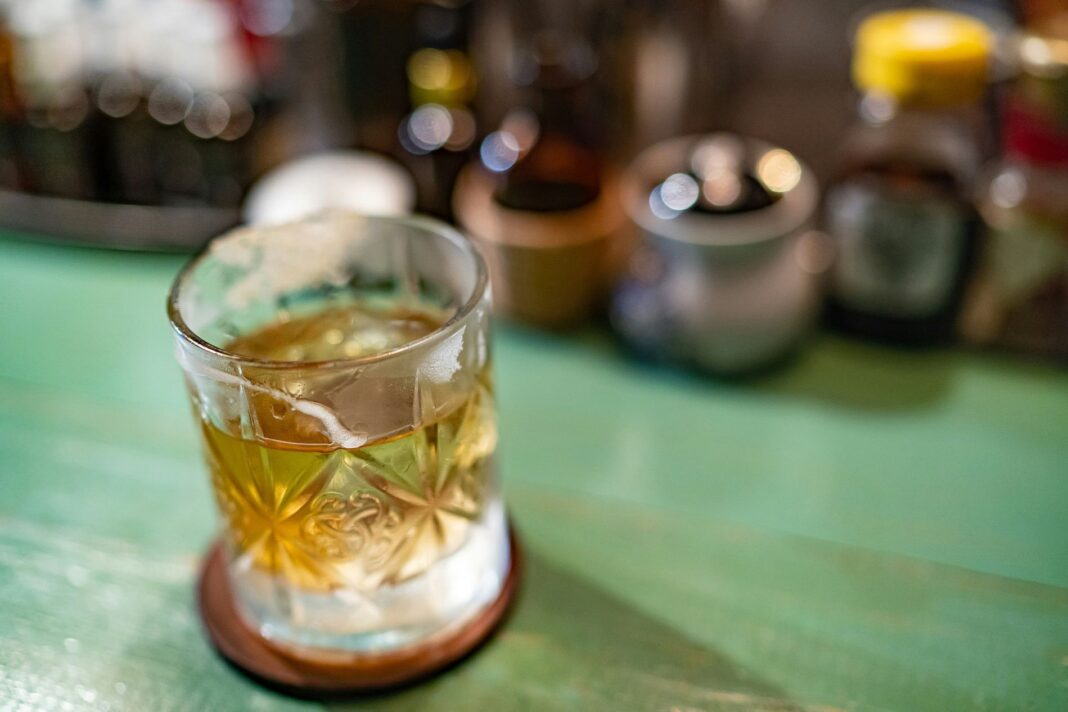 «Συναγερμός: Μαζικές Συλλήψεις για Πώληση Αλκοόλ σε Νέους – Οι Επιπτώσεις και οι Αντιδράσεις»