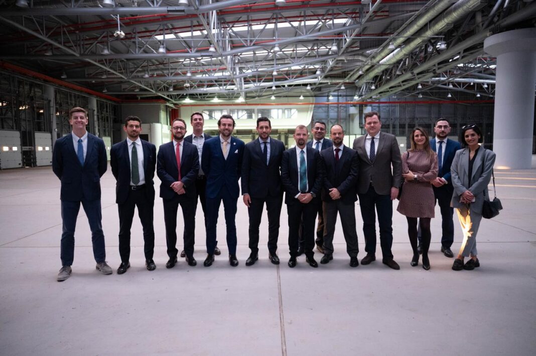 Ανακαλύπτοντας-το-Θριάσιο-Εμπορευματικό-Κέντρο:-Η-Σημαντική-Επίσκεψη-της-us.-global-development-finance-corporation-(dfc)