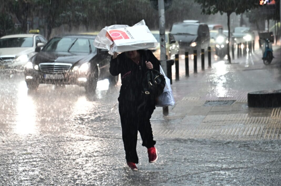 «Κακοκαιρία:-Η-Αττική-βυθίζεται-στο-χάος-–-Σφοδρές-πλημμύρες-σε-Μεγαλόπολη,-Καλαμάτα,-Βόνιτσα-και-Πρέβεζα!»
