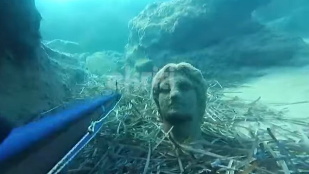 «Ανακαλύπτοντας-Θησαυρούς:-Ψαροντουφεκάς-Φέρνει-στο-Φως-Άγαλμα-από-τον-Βυθό-της-Κρήτης-(βίντεο)»