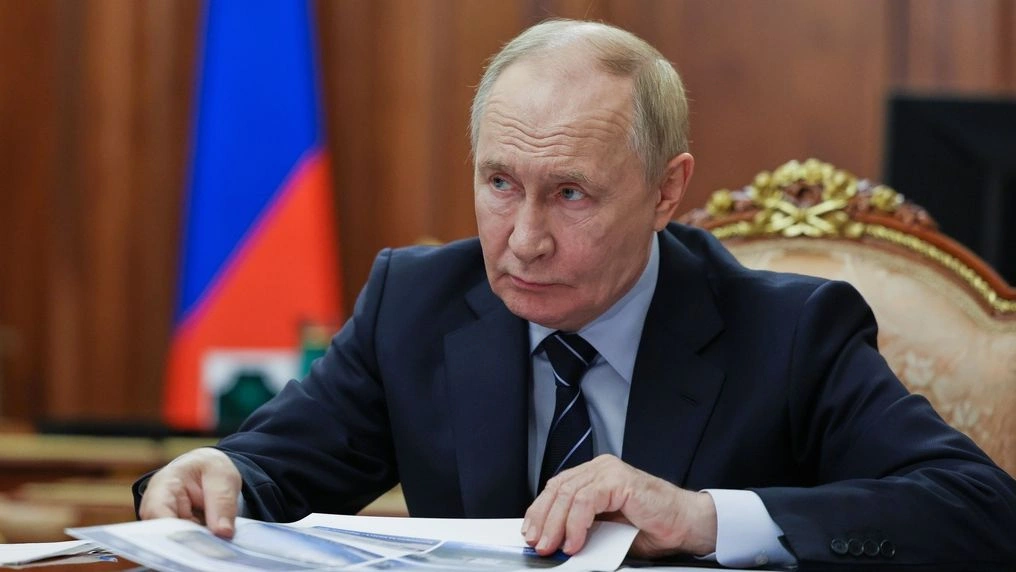 Ανατροπή ή Ανησυχία; Η Φωτογραφία που Ξαναβάζει σε Ερωτήματα την Υγεία του Πούτιν!