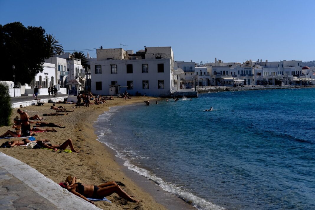 «Ακίνητο-«φιλέτο»-των-ΕΛΤΑ-στη-Μύκονο:-Η-εγκατάλειψη-και-η-παράδοξη-ενοικίαση-με-4.500-ευρώ-το-μήνα!»