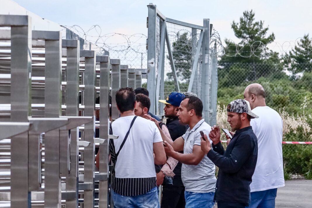 «Σοκαριστικές-Αποκαλύψεις:-Οι-Πραγματικές-Ηλικίες-Παράνομων-Μεταναστών-–-Έξι-στους-Δέκα-«Ανήλικους»-Είναι-Άνω-των-18!»