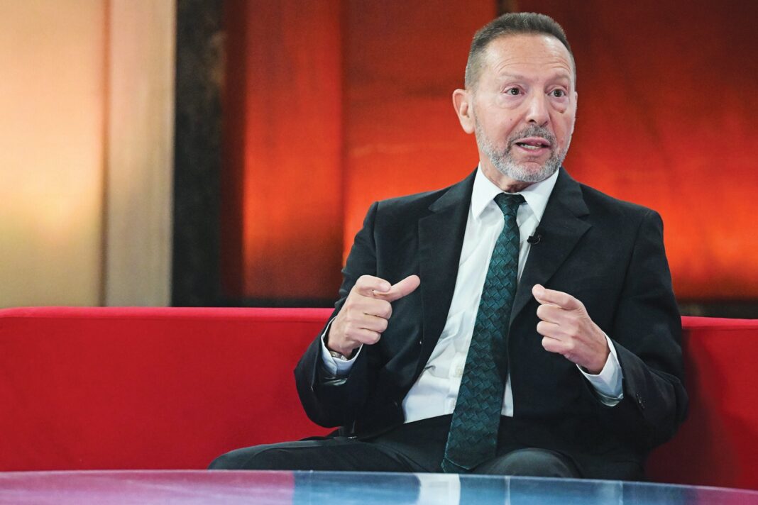 «Η Απρόσμενη Ανατροπή: Όταν ο Στουρνάρας Επανέφερε τον Τσίπρα στο Προσκήνιο»