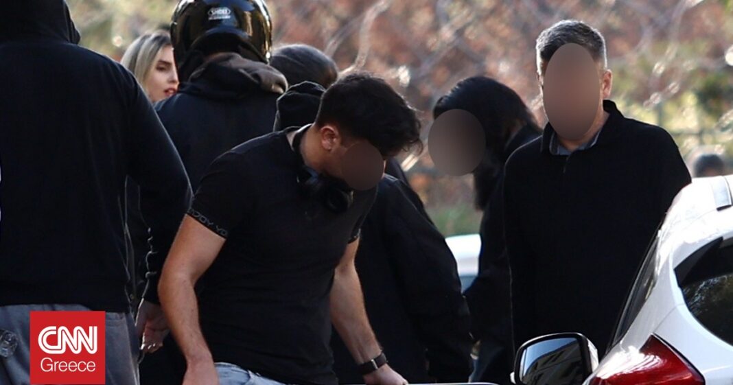 «Συγκλονιστικό:-Ρασοφόρος-youtuber-και-τέσσερα-μέλη-κυκλώματος-ναρκωτικών-πίσω-από-τα-κάγκελα!»