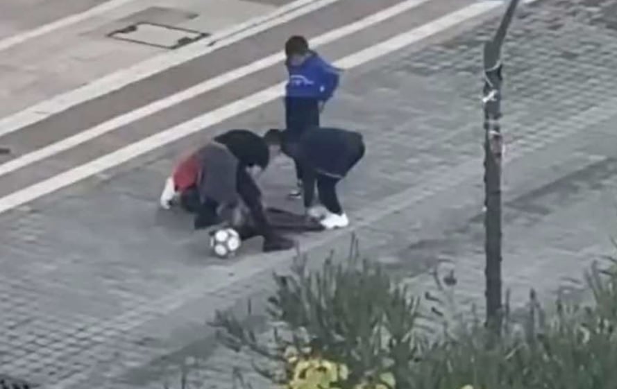 «Σοκ στο Αγρίνιο: Ανήλικοι Ρομά κυνηγούν περαστικούς και κλέβουν μεταλλικές σχάρες! (ΒΙΝΤΕΟ)»