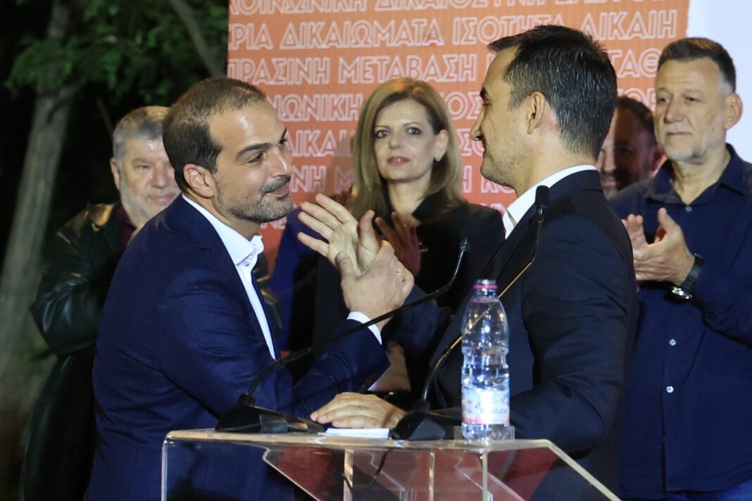 «Η Νέα Αριστερά σε Σταυροδρόμι: Η Επίκαιρη Ανάρτηση Χαρίτση για το Εσωκομματικό Δημοψήφισμα»