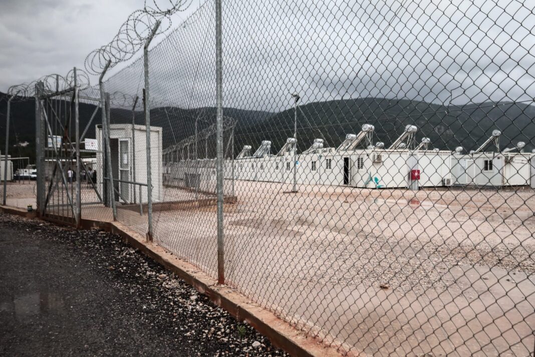 «Σέρρες: Συναρπαστική Απόδραση και Εξέγερση στη Δομή Μεταναστών – 29 Προσαγωγές και Δύο Τραυματίες Αστυνομικοί»