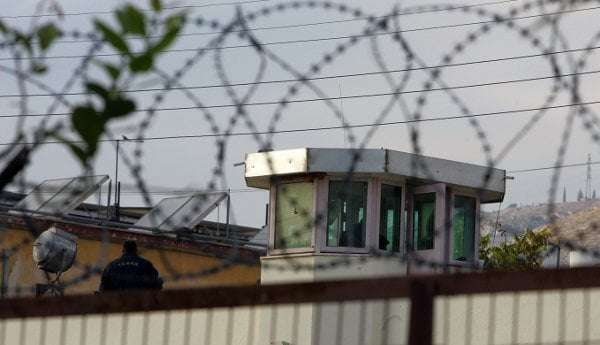 «Σοκ-στις-Φυλακές-Τρικάλων:-Αφγανός-κρατούμενος-επιτίθεται-με-μαχαίρι-σε-Έλληνα-συνάδελφό-του»