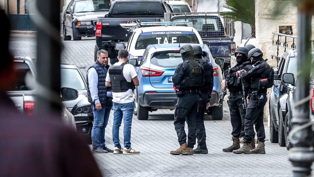 Συναρπαστική Εξέλιξη: Συνελήφθη 23χρονος συγγενής του Φανούρη Καργάκη για την Έκρηξη στο Σπίτι των Φραγκιαδάκηδων!