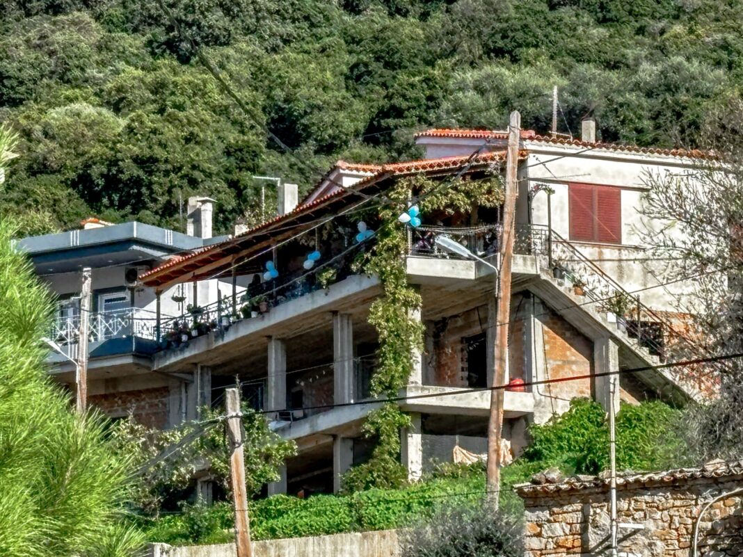 «Συγκλονιστική Κηδεία του 3χρονου Ανδρέα στην Αχαΐα: Ο Θείος του Εκφράζει τον Πόνο του με Μια Σπαρακτική Φράση»