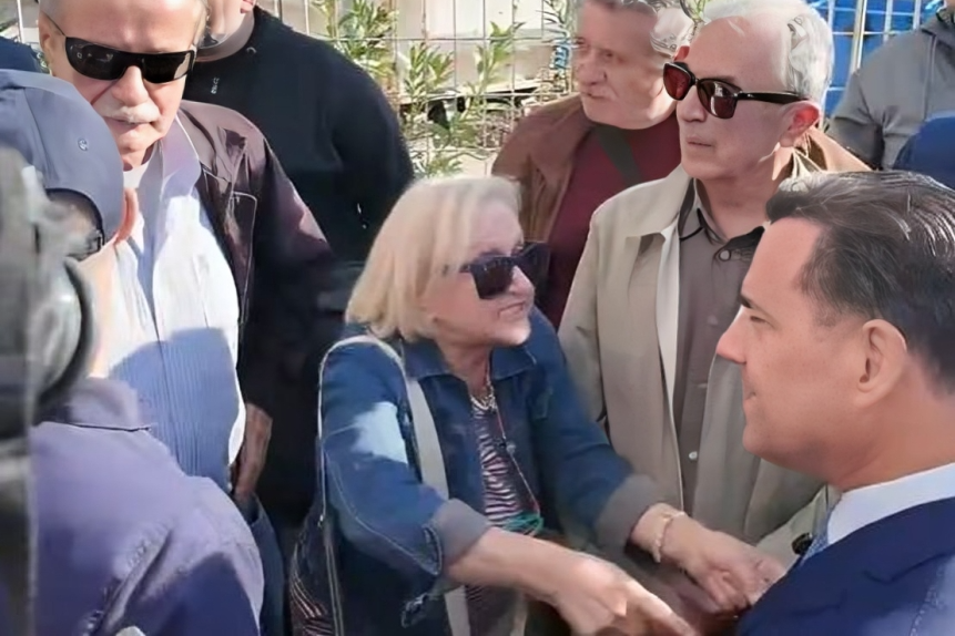 «Χάος-και-Οργή:-Άγριες-Αποδοκιμασίες-στον-Άδωνι-στο-Νοσοκομείο-Χίου-–-«Μας-Διαλύσατε!»-Φώναζαν-Γιατροί-και-Νοσηλευτές»