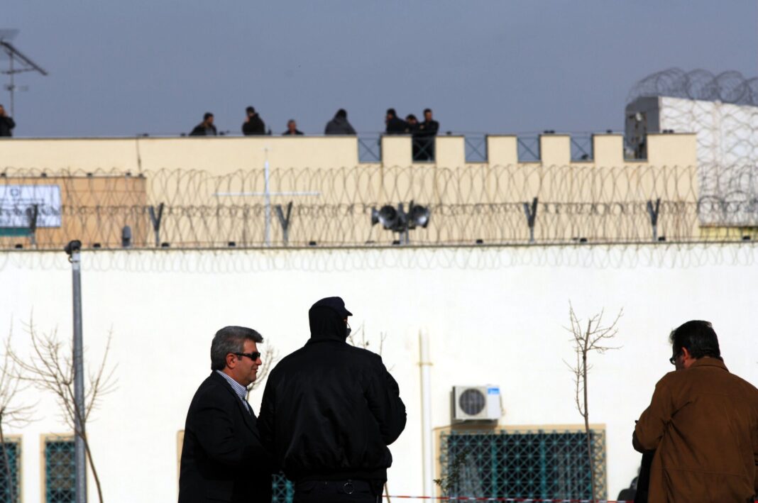 «Σοκ στις Φυλακές Τρικάλων: Ισοβίτης επιτίθεται με μαχαίρι σε συγκρατούμενο – 6 φορές στοχευμένο χτύπημα!»