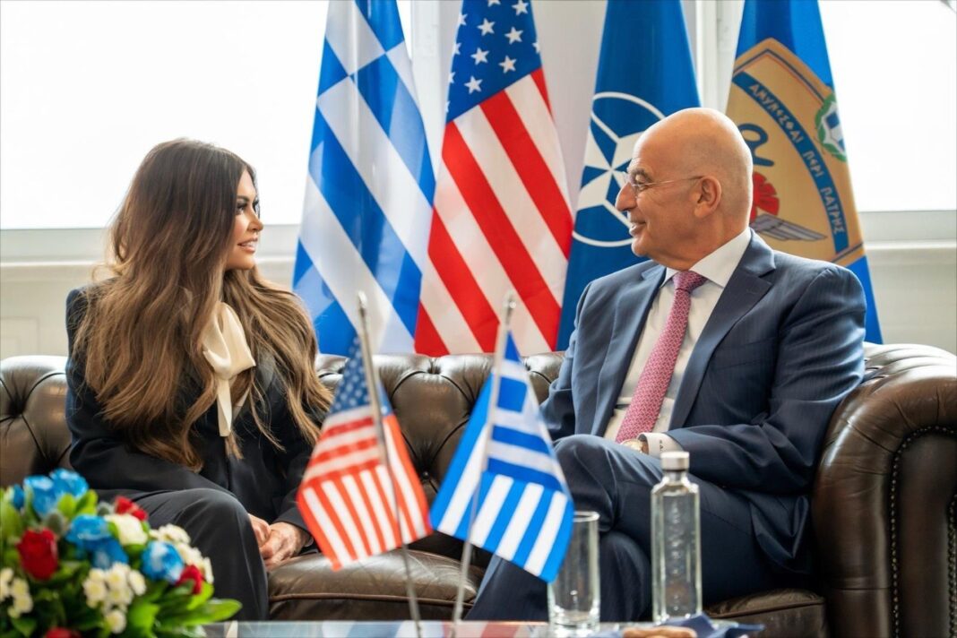 «Ελληνική Στρατηγική Συμμαχία: Ο Δένδιας και ο Χέγκσεθ εγκρίνουν την ένταξη της Ελλάδας στο Πρόγραμμα Εταιρικής Σχέσης των ΗΠΑ»