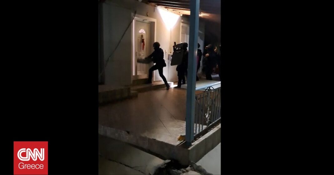 «Συναρπαστική-Εξέλιξη:-Η-Αστυνομία-Εισβάλλει-σε-Καταφύγιο-Ληστών!»