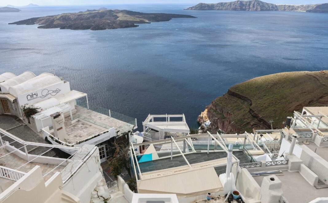 ΕΣΠΑ:-Νέα-Χρηματοδότηση-για-την-Αναβάθμιση-του-Δικτύου-Ύδρευσης-στη-Σαντορίνη!